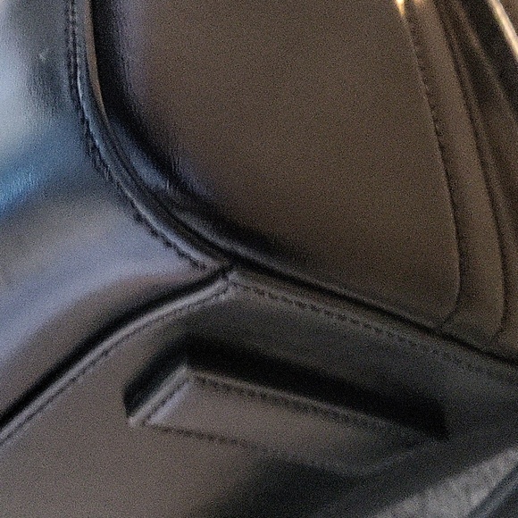 Small Givenchy Antigona bag in leather - Picture 13 of 16